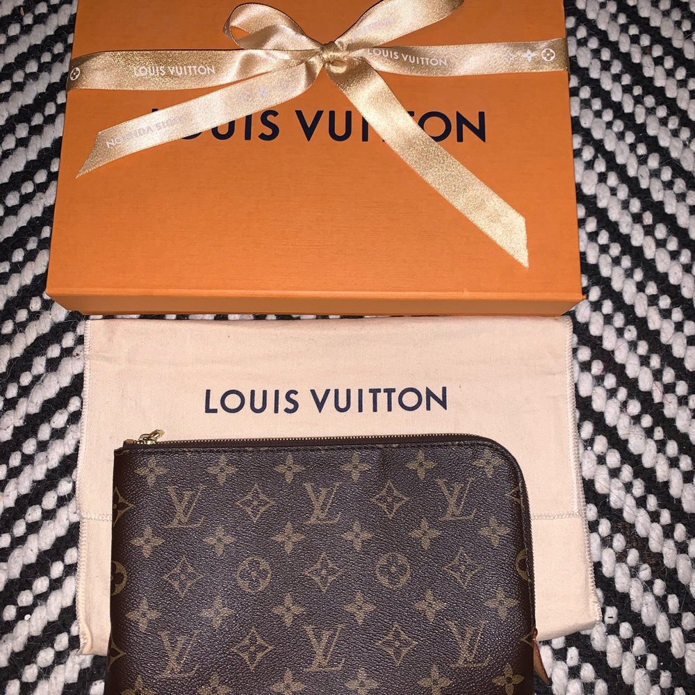 Louis Vuitton Voyage Pm Pouch (looks brand new) - Picture 2 of 8